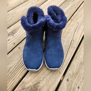 Skechers GOGA Mat blue suede booties 9